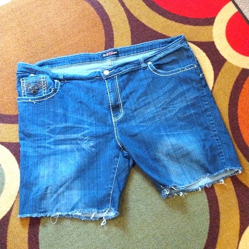Lucky Diamond Plus size jean shorts SZ. 28
